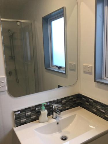 Badrum, Holly's Flat Close to Ferry in Norra Wellington