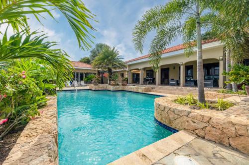 Three-Bedroom Villa image 2