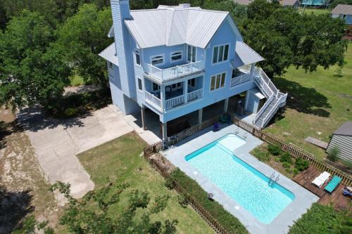 Luxury Beachside Haven with Pool and Elevator