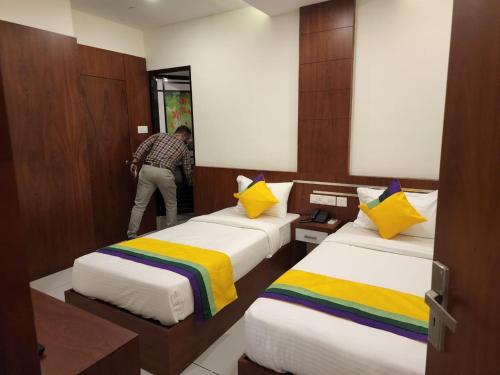 2 twin beds
