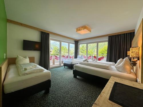 Partyhouse HARAKIRI stay DIFFERENT 60 seconds to MOUNTAINS! Free PARKING! Self CHECK-IN in Mayrhofen