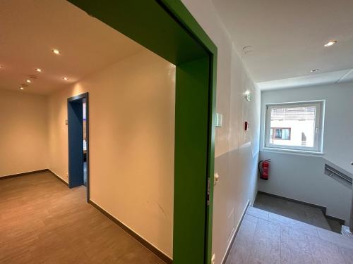 Partyhouse HARAKIRI stay DIFFERENT 60 seconds to MOUNTAINS! Free PARKING! Self CHECK-IN in Mayrhofen