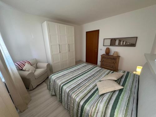 One-Bedroom Apartment image 6