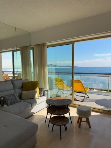 NICE, Exceptional Sea View, Top Floor, Parking, Nice