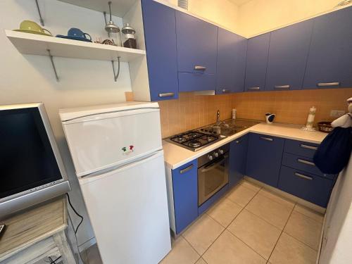 One-Bedroom Apartment image 6