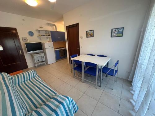 One-Bedroom Apartment image 2