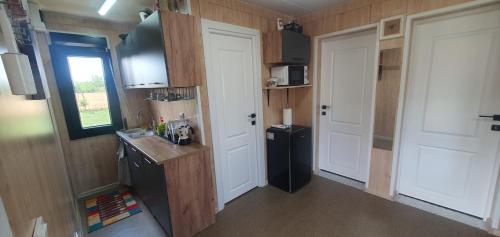 Cocina, Mimosa forest view house near Oradea- pet friendly free parking in Baile Felix