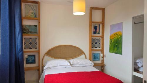 Standard Double Room image 9