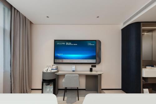 Standard Twin Room image 1