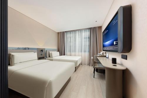 Standard Twin Room room in Atour Light Hotel Hangzhou West Lake Lakeside Qinghefang