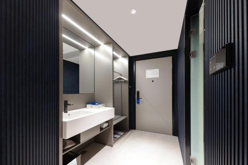Superior Double Room room in Atour Light Hotel Hangzhou West Lake Lakeside Qinghefang
