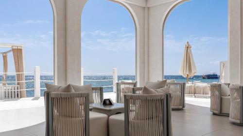 Restaurant, Sunrise Remal Beach Resort in Ras Nasrani