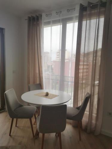 One-Bedroom Apartment image 5