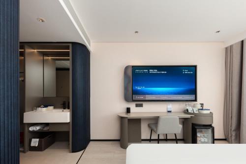 Standard Double Room image 3