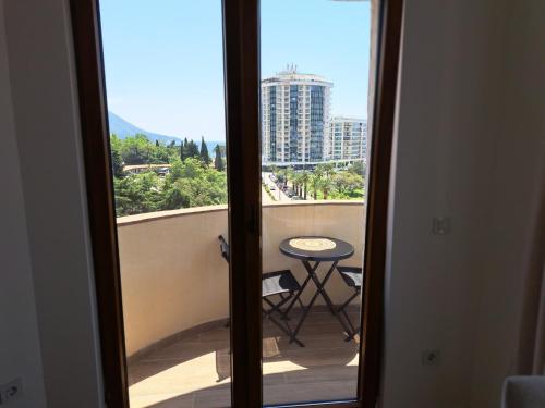 One-Bedroom Apartment image 1