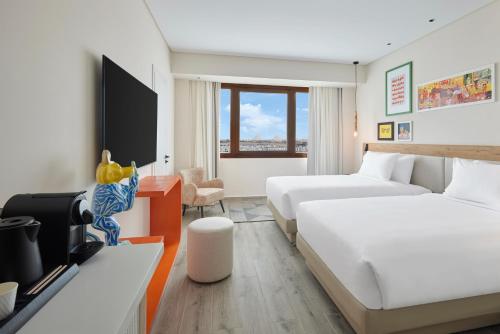 Hyatt Centric Cairo West Room Type - Twin Room with Pyramid View