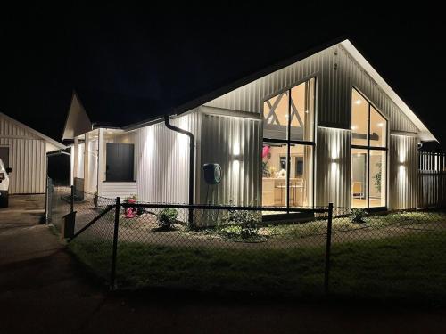 Child-friendly villa with outdoor lounge, close to beach & golf in Kallstorp