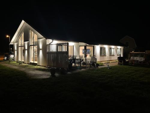 Child-friendly villa with outdoor lounge, close to beach & golf in Kallstorp
