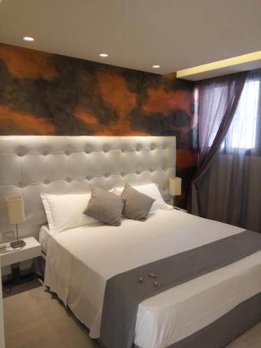 Standard Double Room image 3