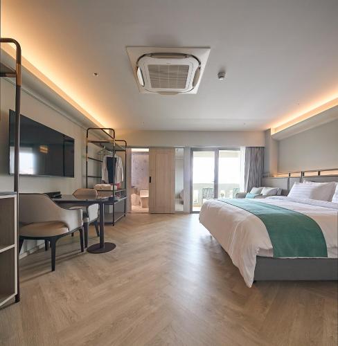 King Room with Balcony room in The Path Siam