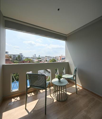 King Room with Balcony image 4