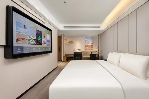 Elegant King Room image 1