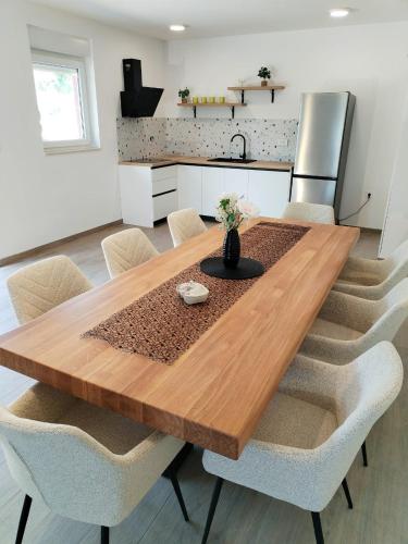 VILLA DOLA near Split - private pool, orchard, peace in Ercegovci