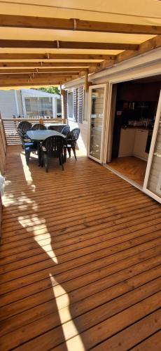 Balcony/terrace, MOBIL HOME dans Camping VIAS PLAGE near Le Surfing