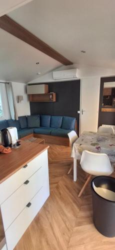 MOBIL HOME dans Camping VIAS PLAGE near Le Surfing