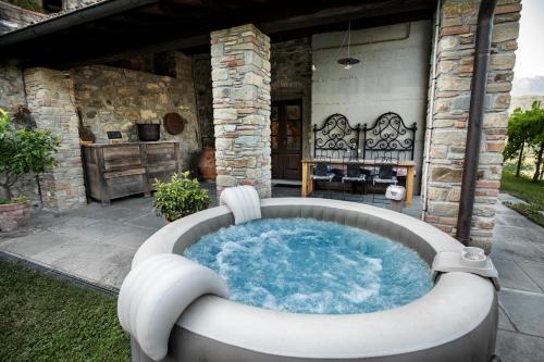 Karstais baseins, Birillina Guest House di Laura Reni in Camporgiano