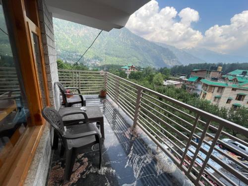 Surrounding environment, Drifters Inn - The Hidden Tribe in Manali