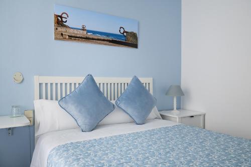 Double Room image 6