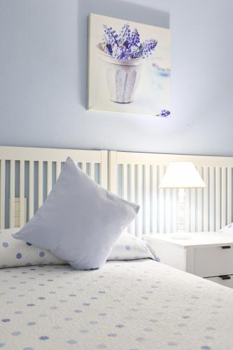Twin Room image 10