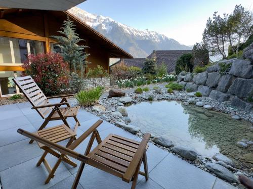 Erkély/terasz, Chalet Swiss Dream - Luxury Lakeview Chalet with AC near Interlaken in Niederried