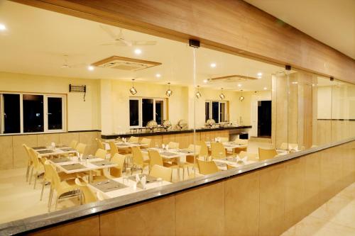 Étterem, Hotel Le Palace  in Gandhipuram