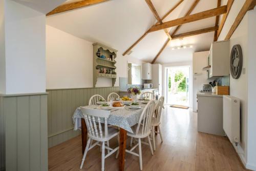 Viesnīcas āriene, East Green Farm Cottages - The Old Stables in Kelsale