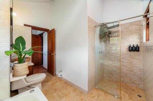 Deluxe King Suite image 5