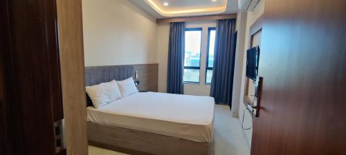 Tanwar Hotel & Restro in มันดาวา