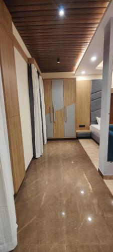 Tanwar Hotel & Restro in มันดาวา