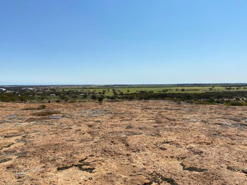 House on French, Spacious Family and Work Retreat in Merredin