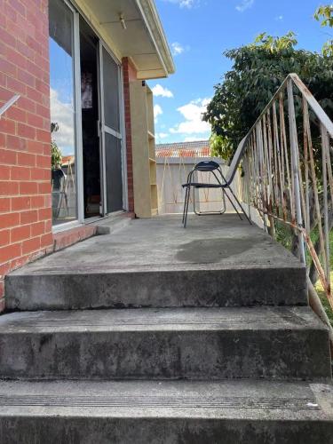 c 交通便利民宿旅店Queen room near business district in Bundoora