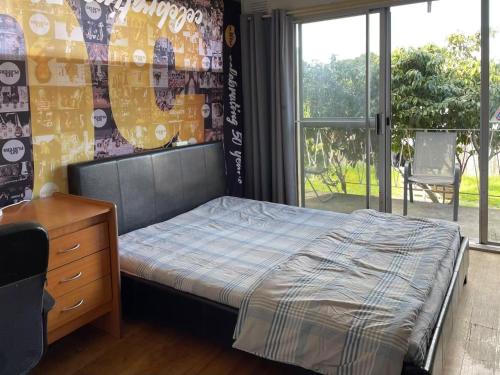c 交通便利民宿旅店Queen room near business district in Bundoora