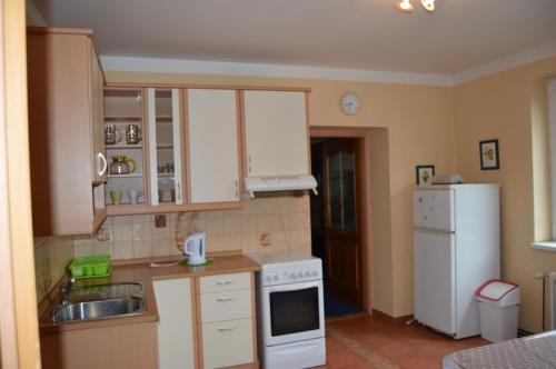 ห้องครัว, Vila Paradise in มาเรียนสเก้