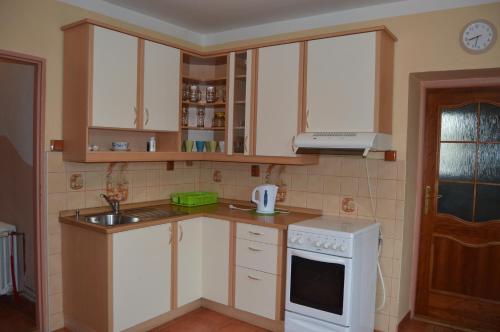 ห้องครัว, Vila Paradise in มาเรียนสเก้