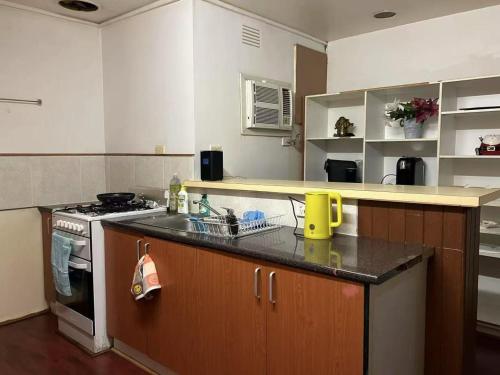 c 交通便利民宿旅店Queen room near business district in Bundoora