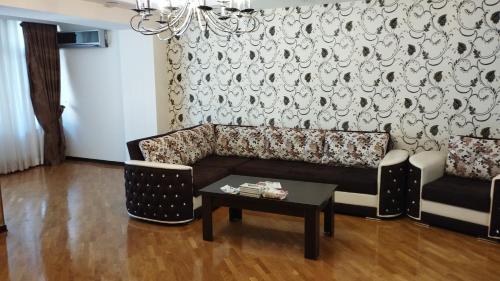 Хорошем месте находится, улица Иззет Небиев 6-22, Baku