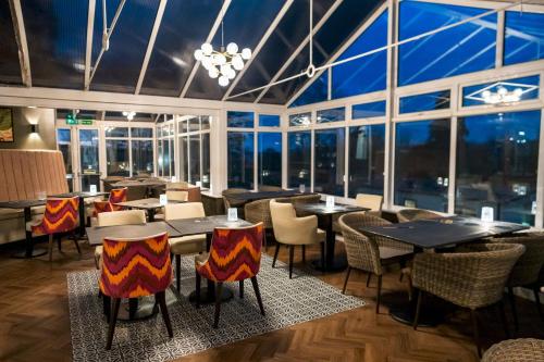 設施, Lyons Woodlands Hall in 魯思因