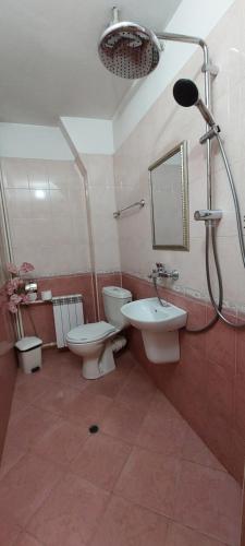 Double or Twin Room with Mountain View image 5