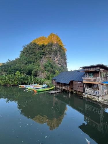 Cottage Pier 2 of Rammang-Rammang in Bonto Lempangan