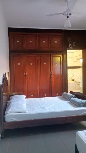 Casa 3 suítes c ar garagem coberta wi-fi próx prefeitura Aracatuba shopping até 10 pessoas (Casa 3 suites c ar garagem coberta wi-fi prox prefeitura Aracatuba shopping ate 10 pessoas) in 阿拉薩圖巴